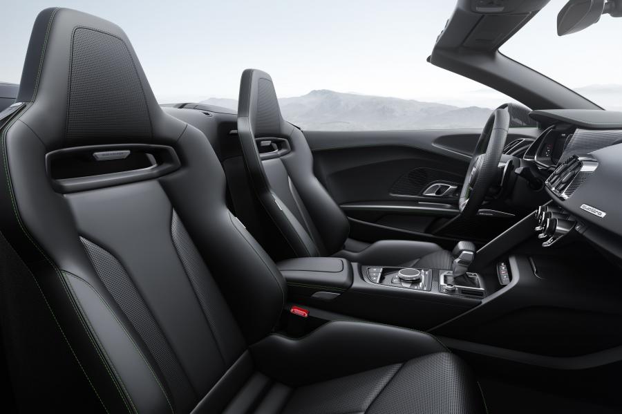Интерьер Audi R8 Spyder V10 Plus 2017 года  (WW) (фото 9 из 10)